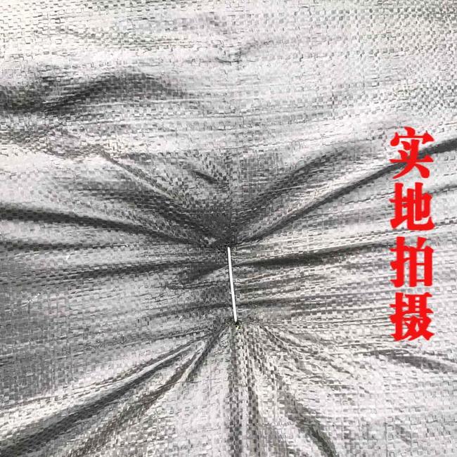 防草布生產(chǎn)廠家提供的u型地釘鋪設(shè)實景